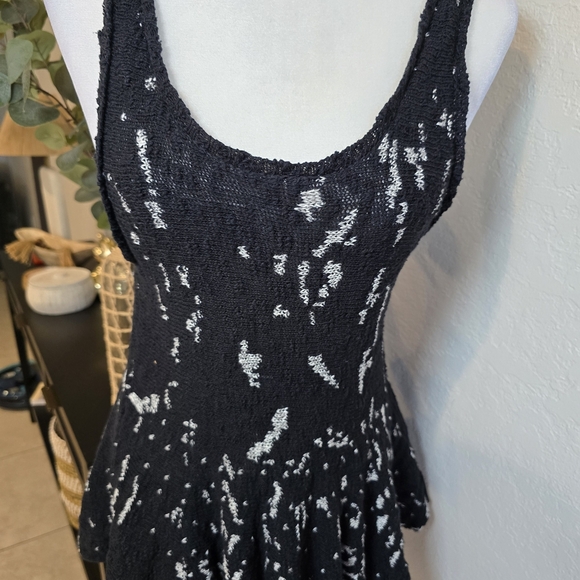 Free People Women’s Flared Bohemian Scoop Stylish Black And White Sweater Top M - Picture 8 of 10